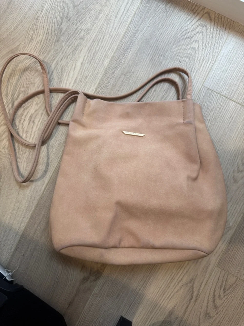 N/A versatile tan